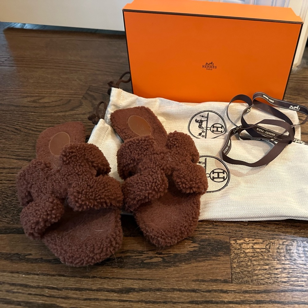 Hermès Brown Shearling Oran Sandals